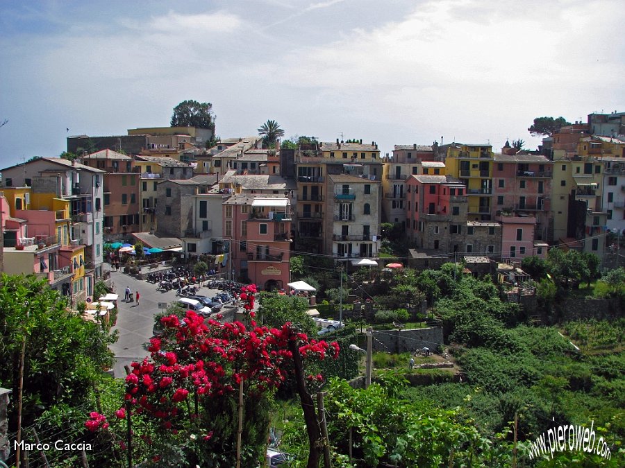 30_Corniglia con la piazzetta centrale.JPG